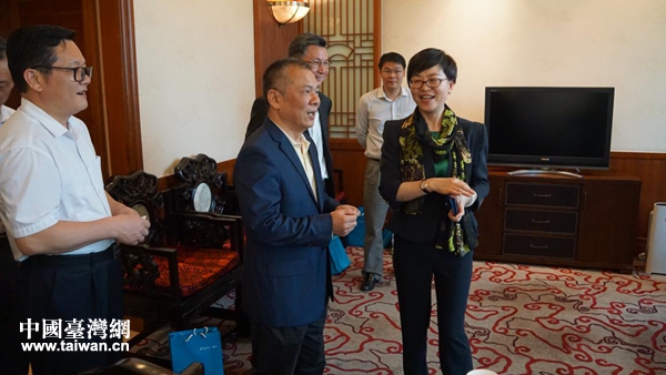 广东省台办主任黄耿城会见富邦华一银行董事长洪佩丽一行 广东省台办主任黄耿城会见富邦华一银行董事长洪佩丽一行