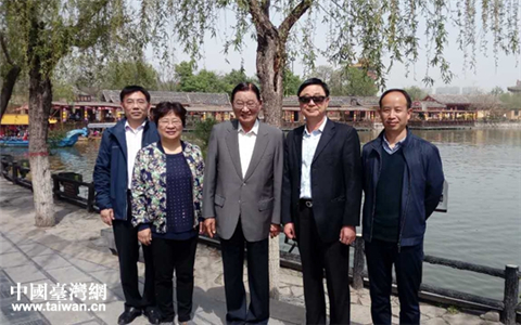 两岸企业家峰会台湾方面副理事长江丙坤到开封参访