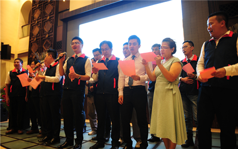 南宁市台协干部引吭高歌《你是我的兄弟》_副本.jpg