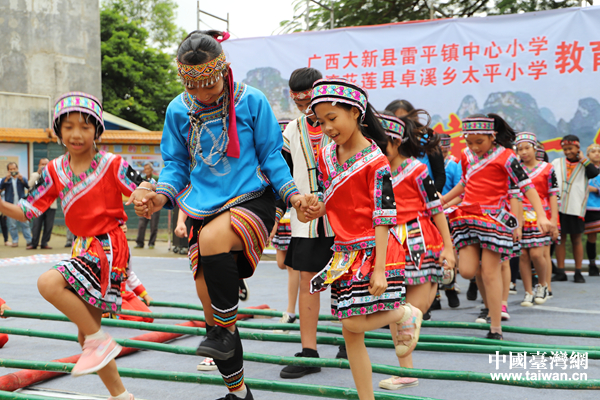 台湾花莲太平小学师生一行到广西崇左市开展文
