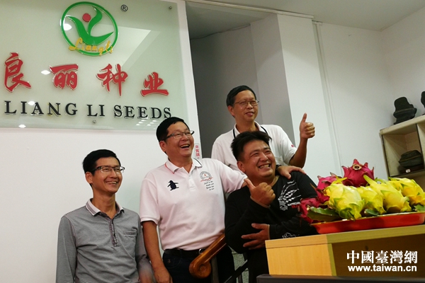 ����̨������Ц��Ϊ��̨�����彻������MV������ɫ