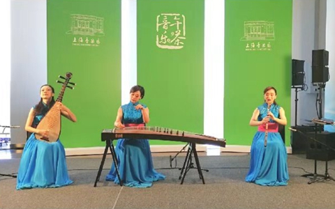 在进博会新闻中心品味上海