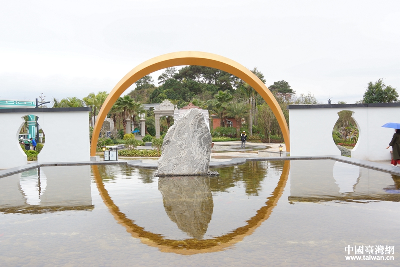 台湾嘉宾在广西南宁园博园赏台湾园