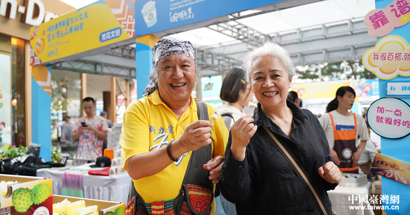 台湾北原山猫演唱组合成员吴廷宏义务为南宁台