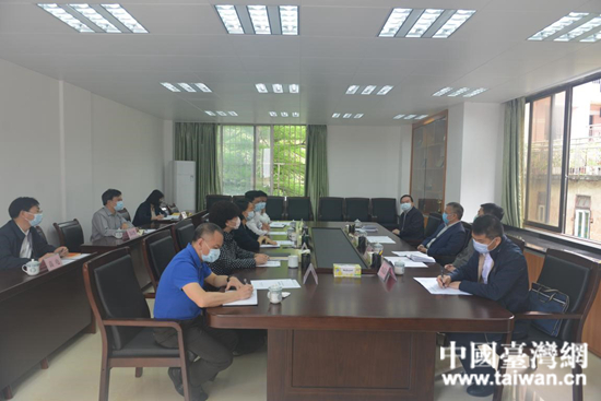 �㶫ʡ̨�����λƹ��ǵ�����һ�е���ɽ��ί̨�۰İ쿪չ��̸�ᡣ  ���й�̨���� ����.jpg