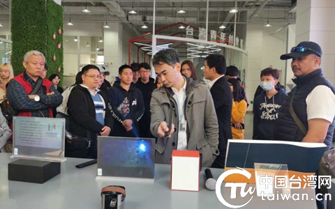 在海峡两岸青年创业基地参访交流_副本.jpg