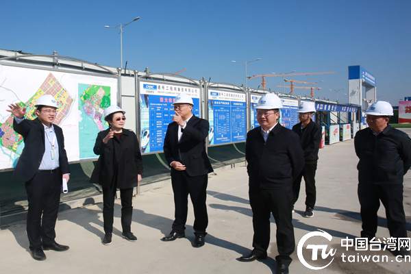广西台办主任李莉(左二)调研台湾中小企业聚集区标准厂房及配套设施建设项目推进情况_副本.jpg