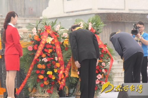 南迁先民祭拜仪式(张腾阳 摄) 南迁先民祭拜仪式(张腾阳 摄)