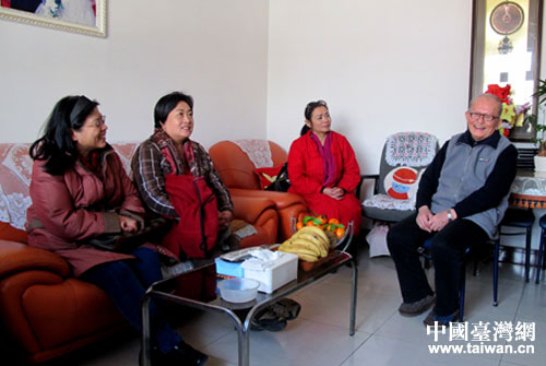 台胞代表参与看望老台胞曾建成