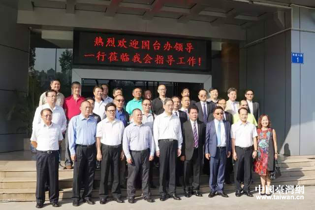 与广东台商代表合影 与广东台商代表合影