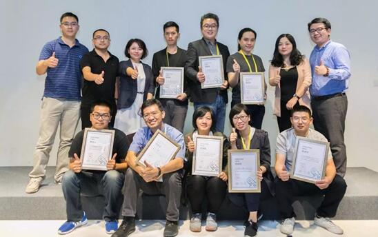 两岸创客团队合影 两岸创客团队合影