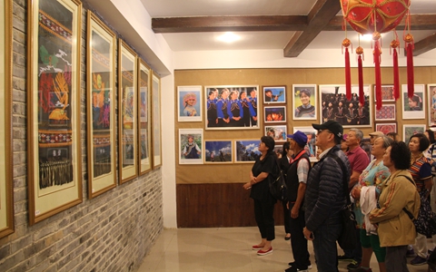 �η��Ųι۰�ɫѧԺ�ҽ�����������Ļ��Ų������