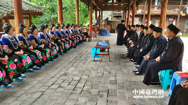 苗族老年人下午休闲活动——对唱歌曲 苗族老年人下午休闲活动——对唱歌曲