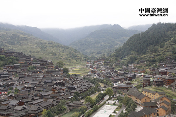 西江千户苗寨内依山而建的吊脚楼 西江千户苗寨内依山而建的吊脚楼