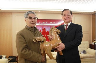 �������ʡ�̨������־�Ļ������η��Űݻ���ս