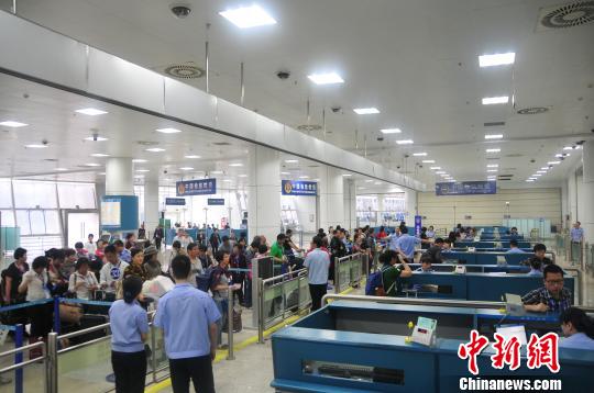 ��������������Ϊĸ��������1400�ο͸�̨