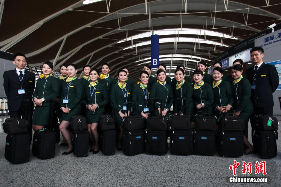 大陆首批台湾籍空乘亮相 千名应聘者仅24人被选 大陆首批台湾籍空乘亮相 千名应聘者仅24人被选