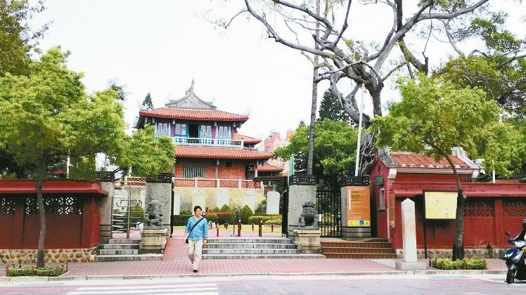 ̨���г���¥�����������˳�ϡ�裬��ĩ�������������ϱ��� ֣����㣩