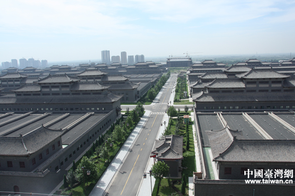 参访汾酒集团酒业集中发展区,企业的规模让台湾记者们叹为观