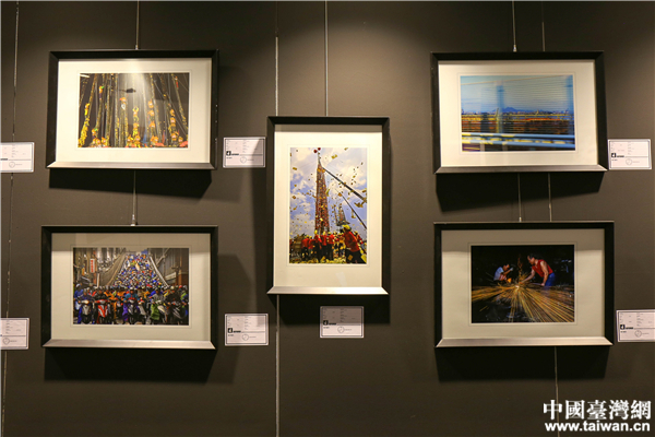 台湾风情画主题摄影展。(中国台湾网 李岳 摄)