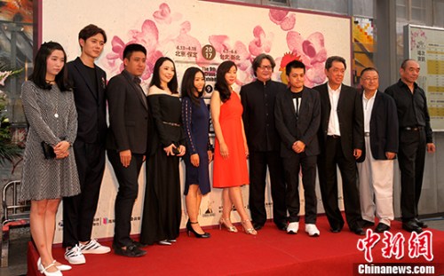 6��1�գ��ھŽ�������Ӱչ��̨����Ļ������ıŮ����ĩ�����ģ��ȴ�½����һ��Ӱ����֪����Ա�����磨��һ���������ĸ֣��Ҷ�������Ʒ壨���壩��̨���Ӱ��ҵ��չ����ᶭ�³�����ƽ���ݣ�������һͬ��ϯ��Ļ��� <a target='_blank' href='http://www.chinanews.com/'><p  align=