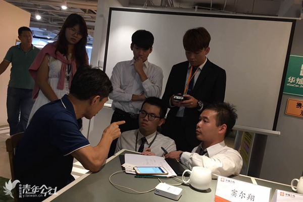 ��󣬼�λ���ⱨ�������ͬѧ�򱾴�·�ݵĵ�ʦ��������������������