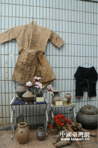 现场展示的海南黎族陶器 现场展示的海南黎族陶器