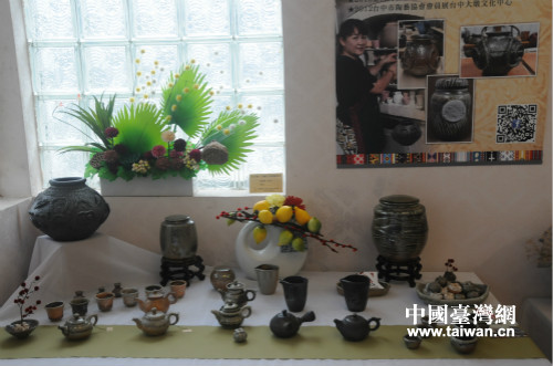 台湾陶艺家带来具有排湾族群风格的陶器 台湾陶艺家带来具有排湾族群风格的陶器