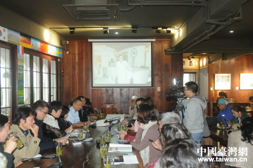 追思会现场播放罗门生前的影像 追思会现场播放罗门生前的影像