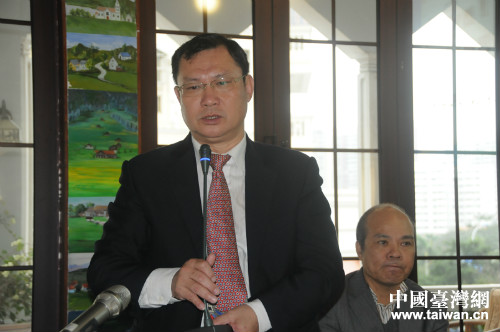 罗门侄子韩东光在现场讲起罗门,几度哽咽 罗门侄子韩东光在现场讲起罗门,几度哽咽