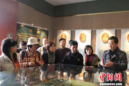 “台湾中南部记者河北行”新闻交流团访保定军校