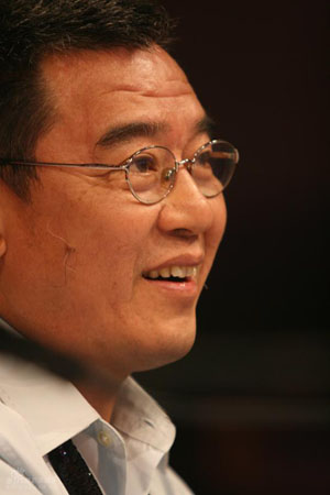 台湾著名演员李立群 河南焦作探亲