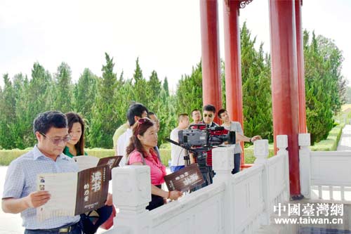 在太清宫景区拍摄先天太后赞碑。 在太清宫景区拍摄先天太后赞碑。