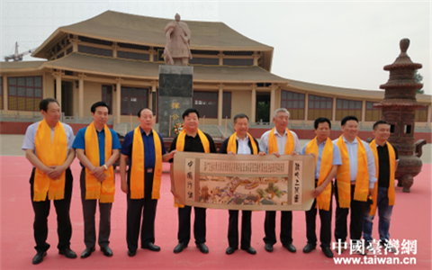 台湾中华两岸文化经济协会理事长廖万隆到濮阳拜祖考察