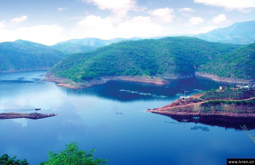 �ƺ�С�˵�ˮ��羰����ͼƬ-�������ξ�����Ƭ