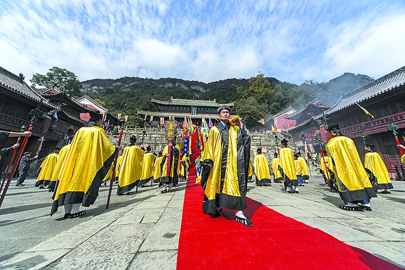 武当山玄天上帝在紫霄宫正式起驾 武当山玄天上帝在紫霄宫正式起驾