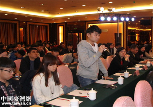 在武汉大学就读台生现场提问 在武汉大学就读台生现场提问