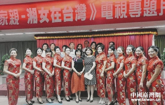 ��������һ���ס���Ů��̨�塷����ר��Ƭ����ﱸ����̨�����С�