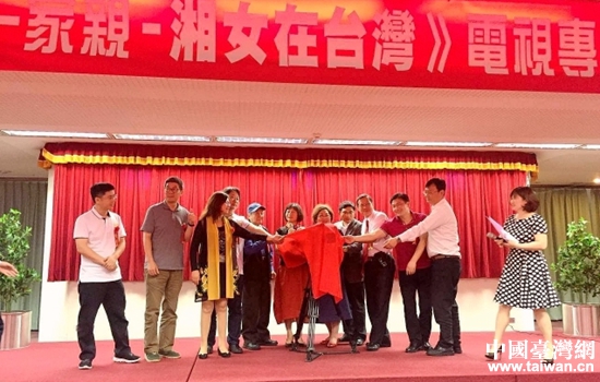 ��������һ���ס���Ů��̨�塷����ר��Ƭ����ﱸ����̨������