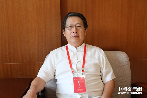 台湾昆山科技大学国际学院院长丁仁方接受中国台湾网专访。(中国台湾网 宣玲玲 摄)