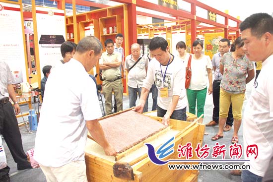 鲁台经贸洽谈会第二天 两岸108项非遗联展精彩纷呈 鲁台经贸洽谈会第二天 两岸108项非遗联展精彩纷呈