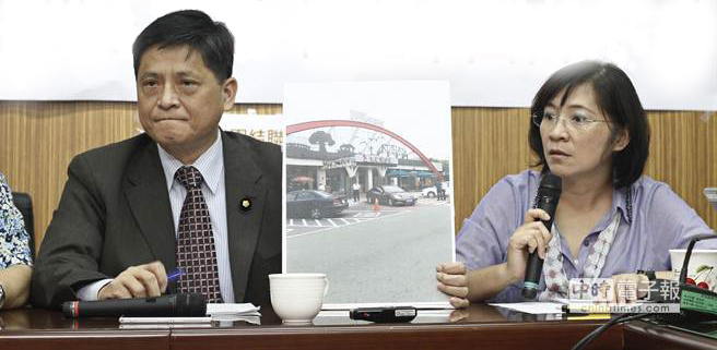 台联党“立院”党团副总召赖振昌等邀集台当局“交通部”、台湾陆委会与“经济部”相关负责人出面说明