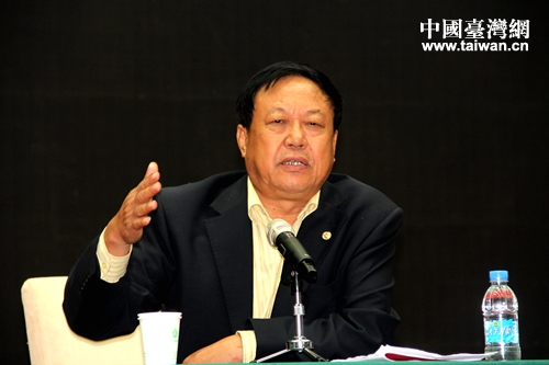 大午集团创始人、监事长孙大午以自己企业治理为例,对企业多样化与治理作了主题发言 大午集团创始人、监事长孙大午以自己企业治理为例,对企业多样化与治理作了主题发言