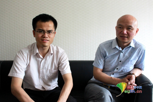 图为“台湾老板”何晓华(右)和大陆青年陈就(左)。受访者供图