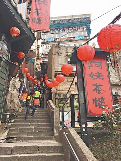 九份人潮因大陆游客减少冷清许多,民宿业者苦哈哈