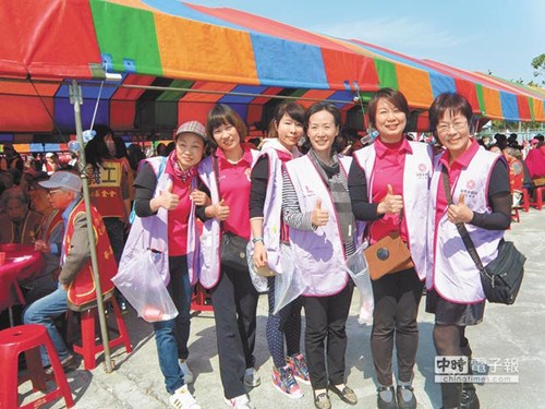 大陆配偶在台不忘付出关怀常为弱势发声(图)