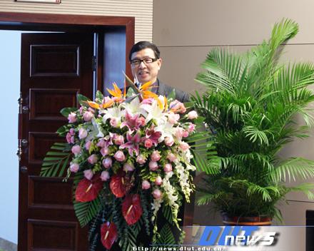 大连理工大学举行光华奖学金颁奖仪式(图)