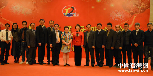 赵彤主任与部分台商合影 赵彤主任与部分台商合影