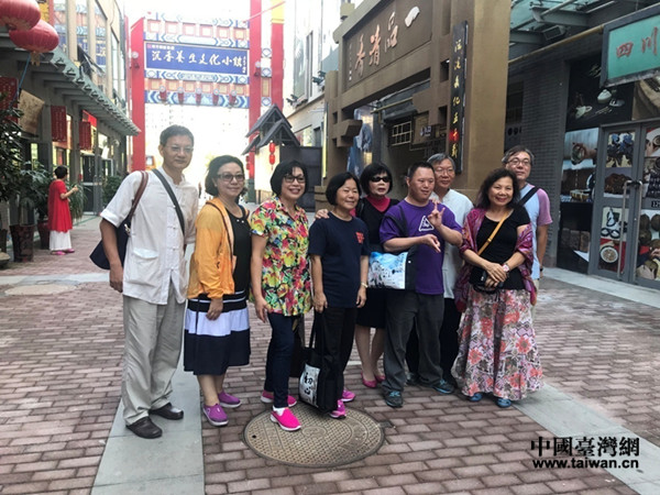 ̨�����黭����ѧ��һ�вι��̽������Ļ�С��