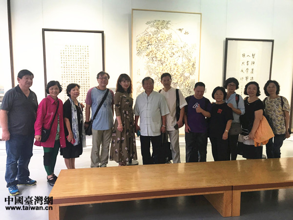 台东县书画教育学会一行莅临盘锦 两岸书画家